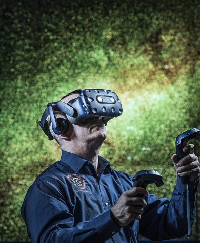 NASA Goddard Engineer Tom Grubb uses VR/AR