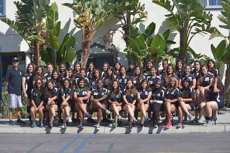 2015-2016+Girls+Volleyball+Team.+Photo+by+Suzanne+Launius.+