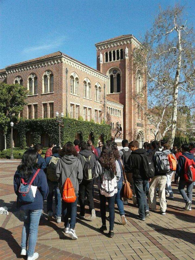 HMSA students exploring the USC campus and engineering opportunities.