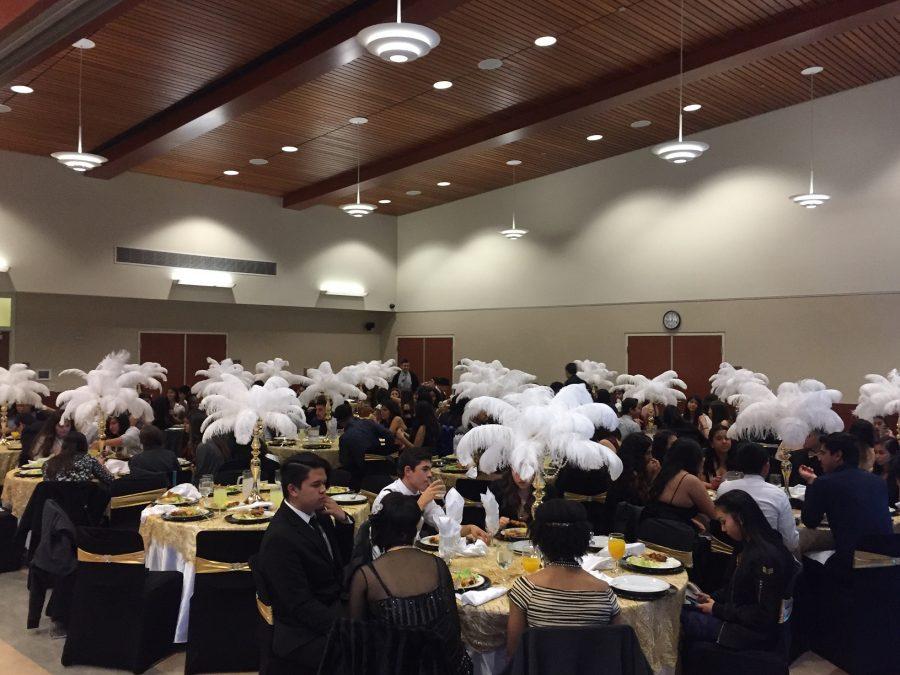Students have dinner at HMSAs annual Winter Formal. 2017s theme was The Great Gatsby. (Photo by Cristina G.) 