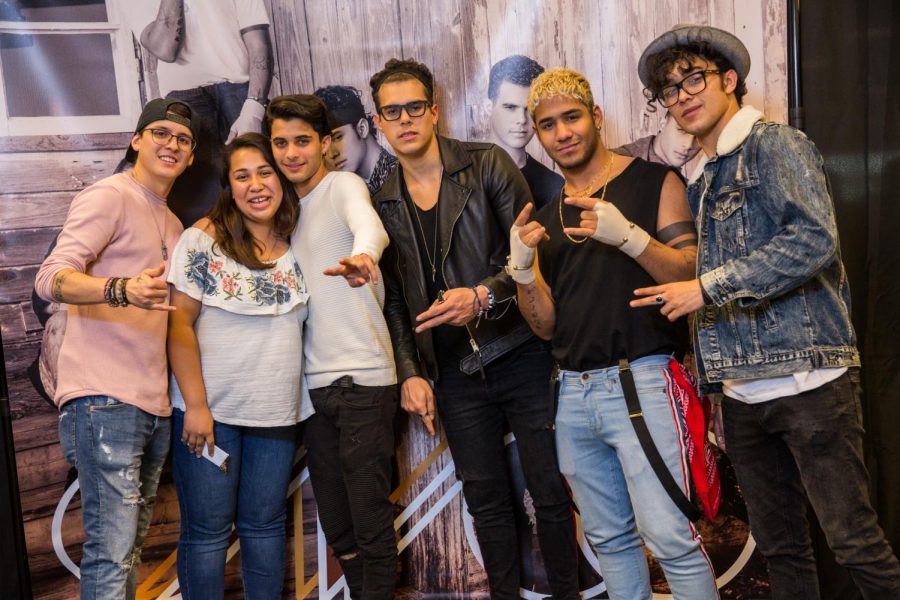 Esli Gallegos had the opportunity to meet CNCO at their meet and greet located Barnes and Nobles (The Grove). 