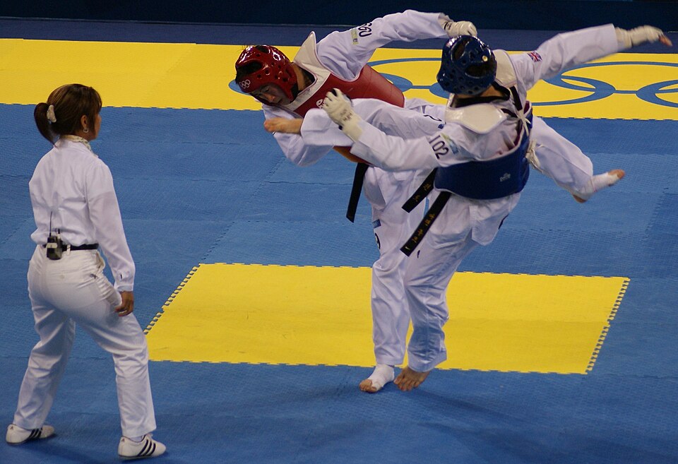 Aaron Cook (left) competes against Zhu Guo in the bronze medal match of the -80kg Taekwondo event at the 2008 Beijing Olympic Games on August 22, 2008. (Luketkd / Wikimedia Commons)